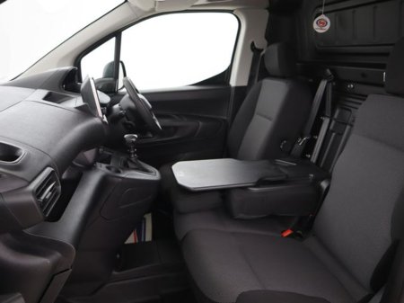 2023 Peugeot Partner - thumbnail 17