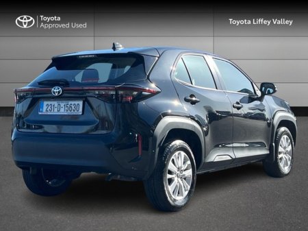 2023 Toyota Yaris Cross - thumbnail 2