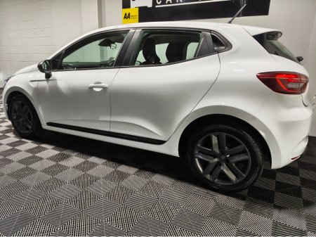 2022 Renault Clio - thumbnail 17