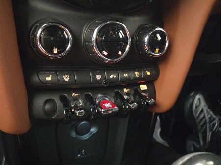 2023 MINI Hatch 3-Door Cooper Exclusive €30,950 thumbnail