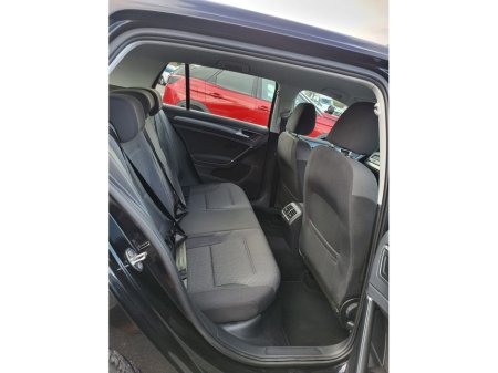 2017 Volkswagen Golf Comfortline 1.0tsi M6F 110HP 5 €15,990 thumbnail