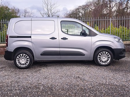 2022 Toyota Proace City Icon Model L1 1.5 Diesel SWB with 3 seats in front and double sliding doors. thumbnail