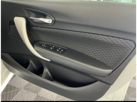 2017 BMW 1 Series - thumbnail 6