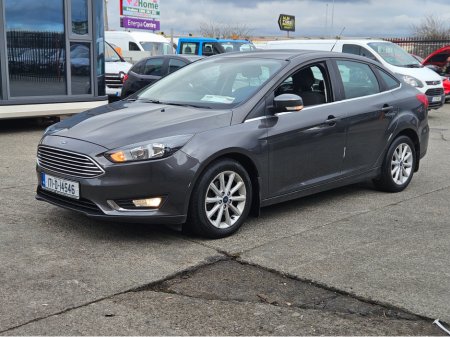 2017 Ford Focus - thumbnail 2