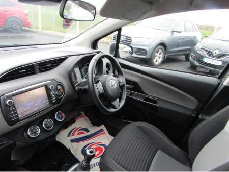 2018 Toyota Yaris - thumbnail 8