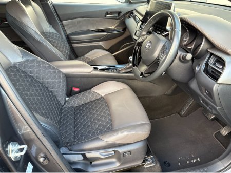 2023 Toyota C-HR HYBRID SOL 4DR AUTO €23,950 thumbnail