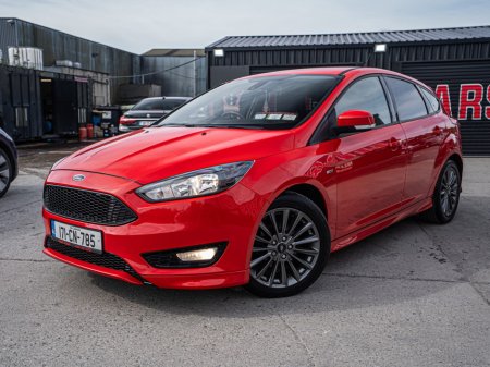 2017 Ford Focus - thumbnail 4