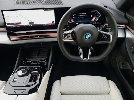 2025 BMW 5 Series - thumbnail 5