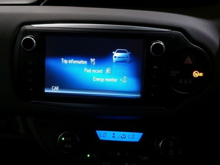 2016 Toyota Yaris - thumbnail 15