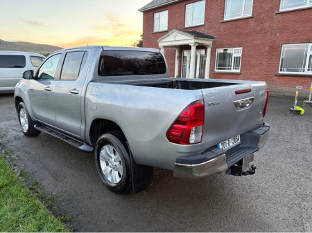 2020 Toyota Hilux DOUBLE CAB SR5 4DR thumbnail