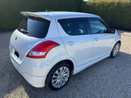 2013 Suzuki Swift - thumbnail 3