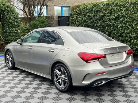 2021 Mercedes-Benz A Class A200d AMG-LINE PREMIUM PLUS // VIRTUAL COCKPIT // FULL SERVICE HISTORY // 18" DIAMOND CUT ALLOYS €32,900 thumbnail