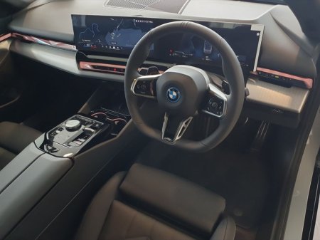 2026 BMW 5 Series - thumbnail 6