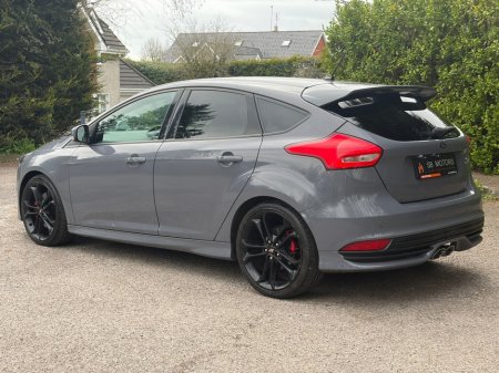 2017 Ford Focus - thumbnail 9