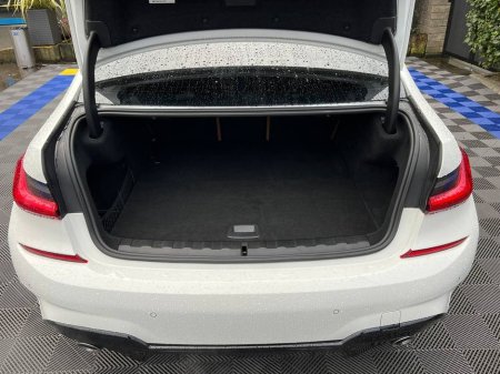 2020 BMW 3 Series 330e M-SPORT COMPETITION 2.0 HYBRID // MASSIVE SPEC // VERY LOW MILEAGE // LEATHER M-SPORT INTERIOR €34,950 thumbnail