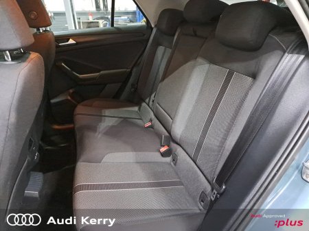 2023 Volkswagen T-Roc 2.0TDI 116HP LIFE €31,950 thumbnail