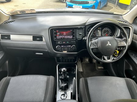 2017 Mitsubishi Outlander - thumbnail 8