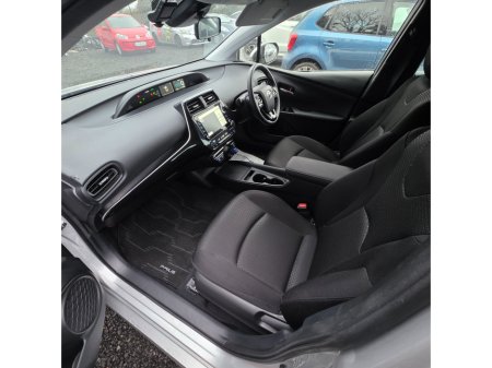 2022 Toyota Prius 1.8 Hybrid Luxury with Sat Navi & JBL €22,950 thumbnail
