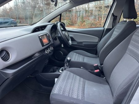 2017 Toyota Yaris YARIS 1.0 5DR LUNA €10,450 thumbnail