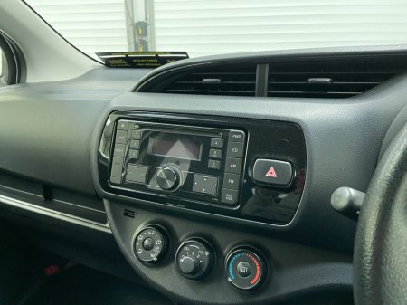 2019 Toyota Yaris - thumbnail 25