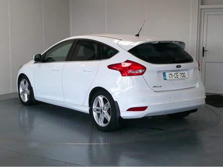 2017 Ford Focus - thumbnail 5