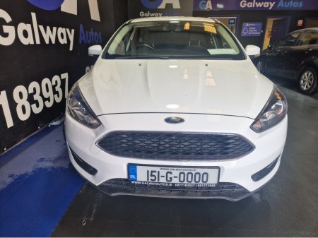 2015 Ford Focus - view 3