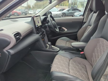 2025 Toyota Yaris Cross - thumbnail 6