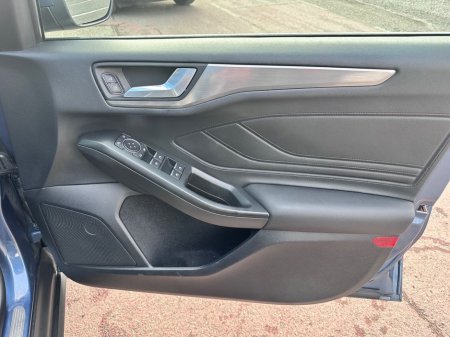 2020 Ford Focus - thumbnail 20