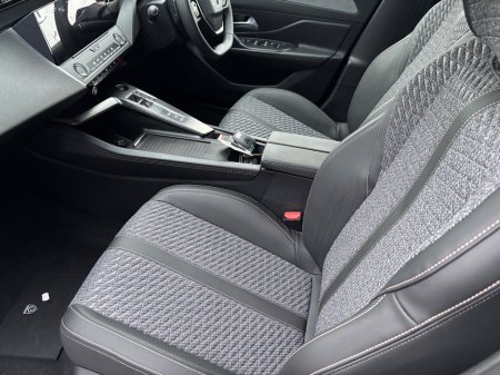 2026 Peugeot 308 Allure 1.2 PureTech Hybrid 136 e-DCS6 €38,695 thumbnail