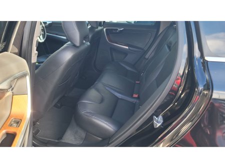 2016 Volvo XC60 - thumbnail 11