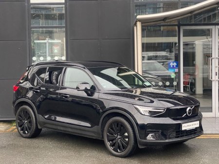 2023 Volvo XC40 - €30,900