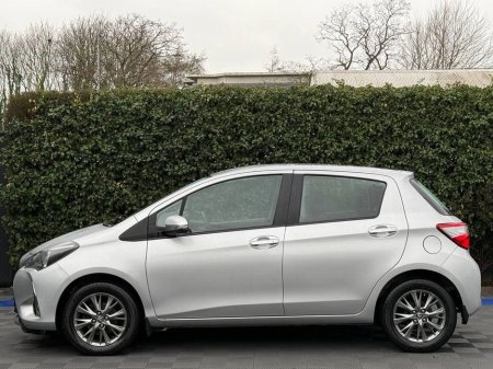 2020 Toyota Yaris 1.0 LUNA // REVERSE CAMERA // BRAND NEW NCT 03/28 // LANE ASSIST €12,950 thumbnail