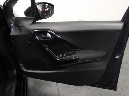 2018 Peugeot 208 - thumbnail 23