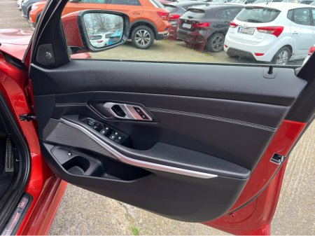 2019 BMW 3 Series - thumbnail 12