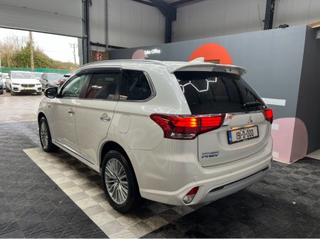 2019 Mitsubishi Outlander €22950! 2019 MITSUBISHI OUTLANDER PHEV G PLUS PACKAGE 2.4 AUTOMATIC / CRUISE CONTROL / 360° PARKING CAMERA / ELECTRIC HEATED SEATS / HEATED STEERING WHEEL €22,950 thumbnail