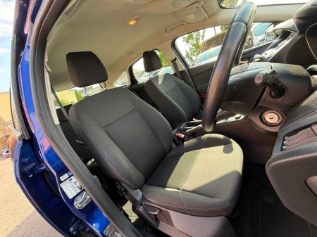 2017 Ford Focus - thumbnail 12