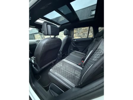 2023 Volkswagen Tiguan 2.0 TDI 150HP R-Line DSG 27.5% €49,995 thumbnail