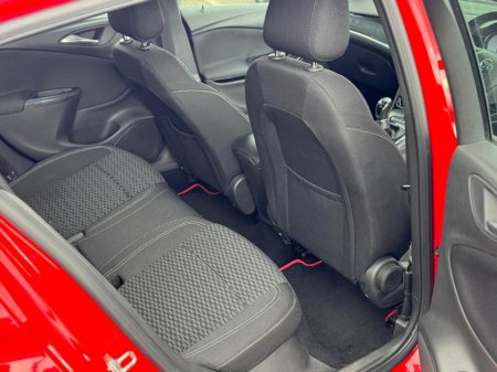 2016 Vauxhall Astra - thumbnail 12