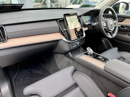 2025 Volvo XC90 - thumbnail 15