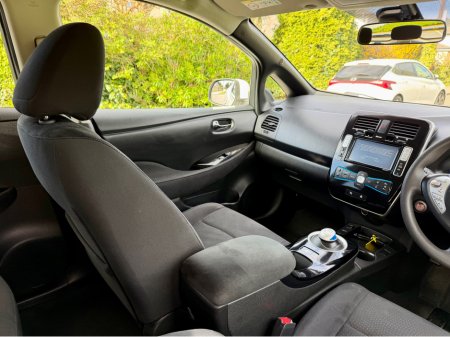 2015 Nissan Leaf - thumbnail 19