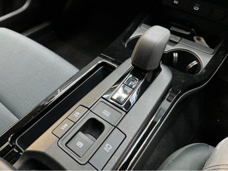 2025 Toyota Prius - thumbnail 16