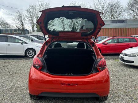 2017 Peugeot 208 - thumbnail 9