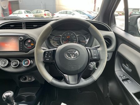 2017 Toyota Yaris 1.33 VVT-I DESIGN 99BHP 5 5DR €12,450 thumbnail