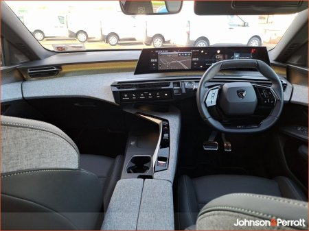 2025 Peugeot 5008 TOP SPEC ! BEV 73kwh 210hp GT ! €58,900