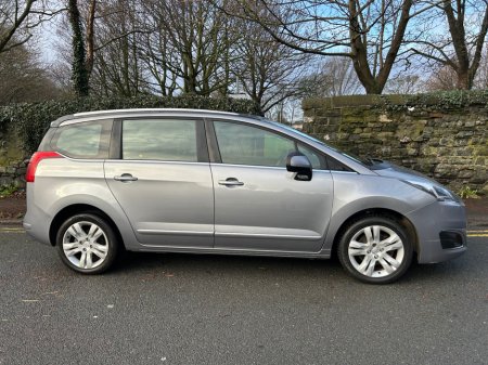 2017 Peugeot 5008 ACTIVE PETROL PANORAMIC GLASS ROOF €11,995 thumbnail