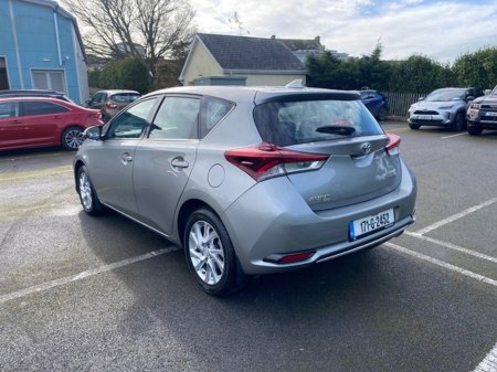 2017 Toyota Auris - thumbnail 16