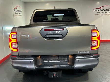 2022 Toyota Hilux INVINCIBLE X D-4D 4WD INVINCIBLE DCB €42,500 thumbnail