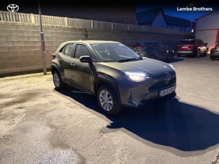 2025 Toyota Yaris Cross - thumbnail 4