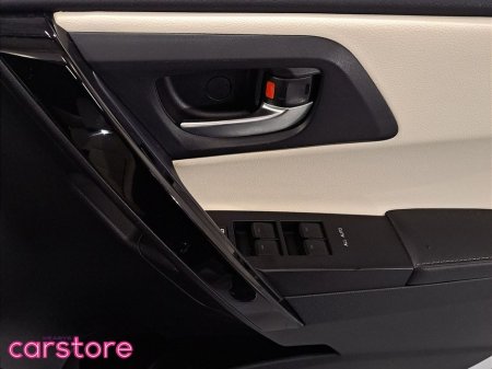 2017 Toyota Auris Hybrid Aura Auto €17,480 thumbnail