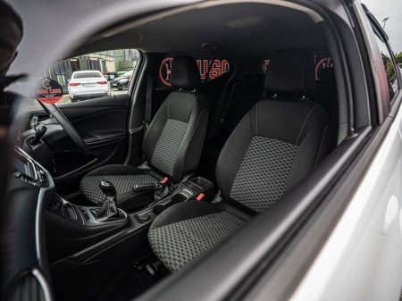 2016 Opel Astra - thumbnail 29